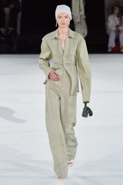 Look 27